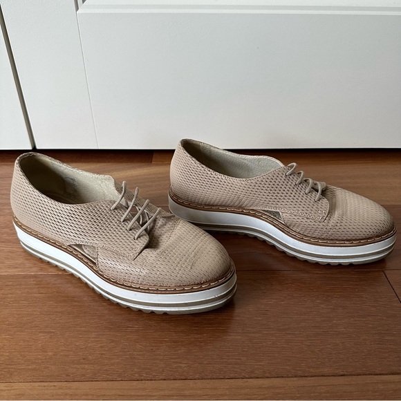 Summit Size 9 White and Tan Cut-Out Platform Sandals/Sneakers - Picture 3 of 4